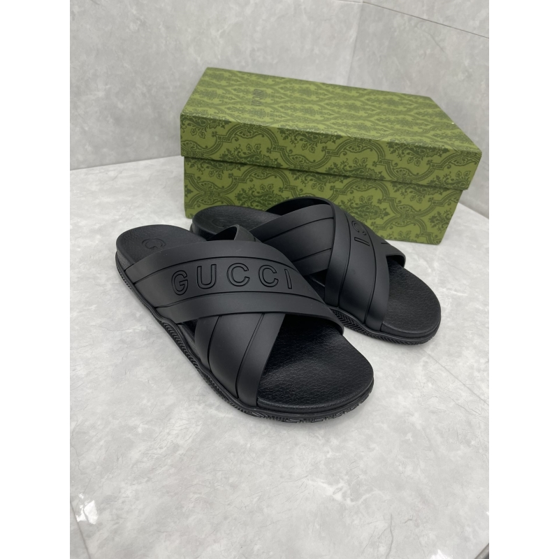 G*u*i slippers
